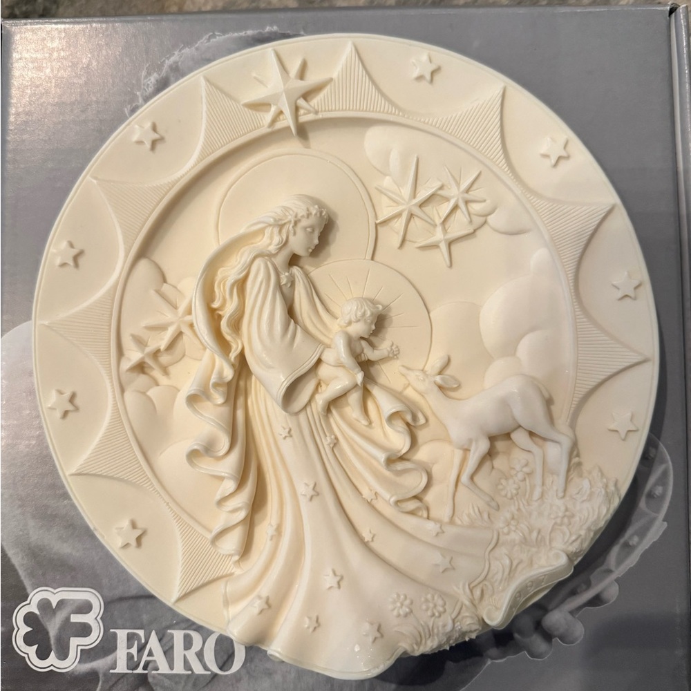 Gentle Love Christmas Plate by Faro
6th Issue